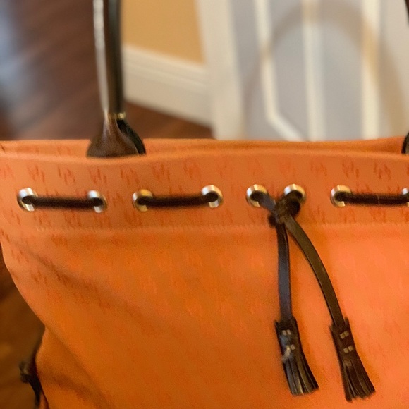 Gorgeous Dooney and Bourke signature canvas 💼 large sachel bag - Picture 4 of 5